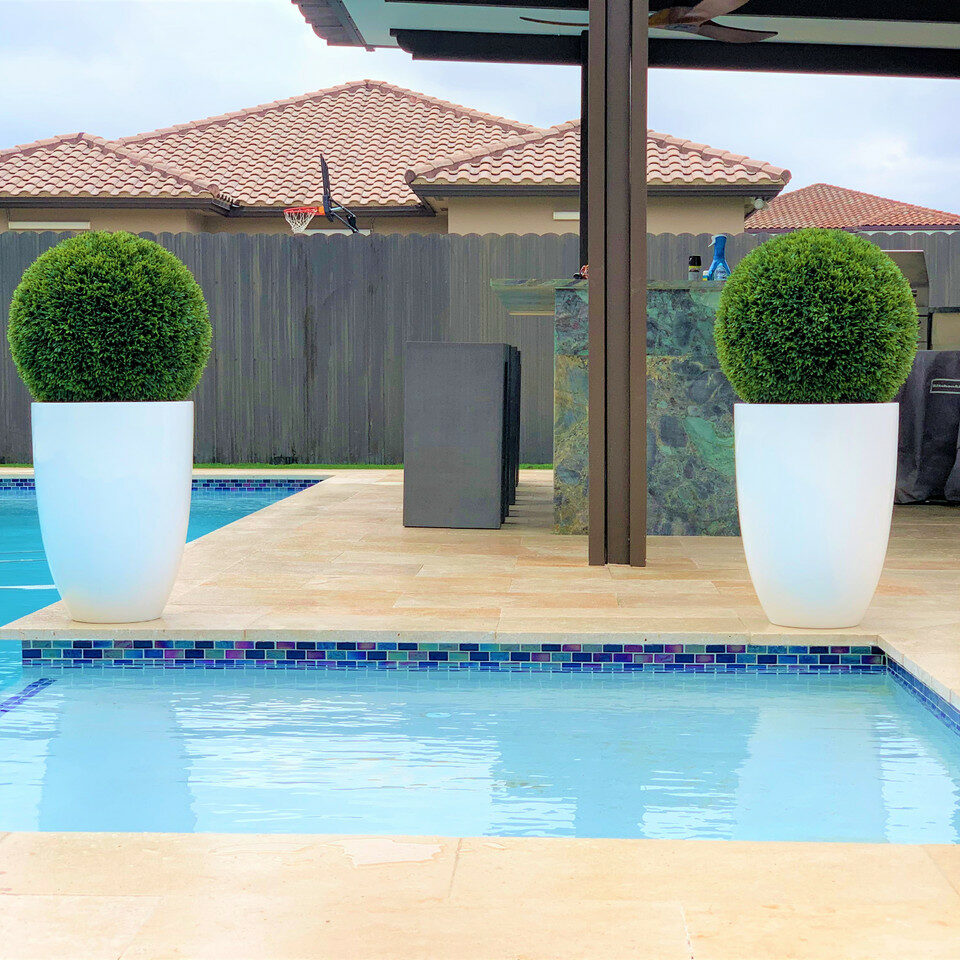 Ben L Fiberglass with 20' Topiary